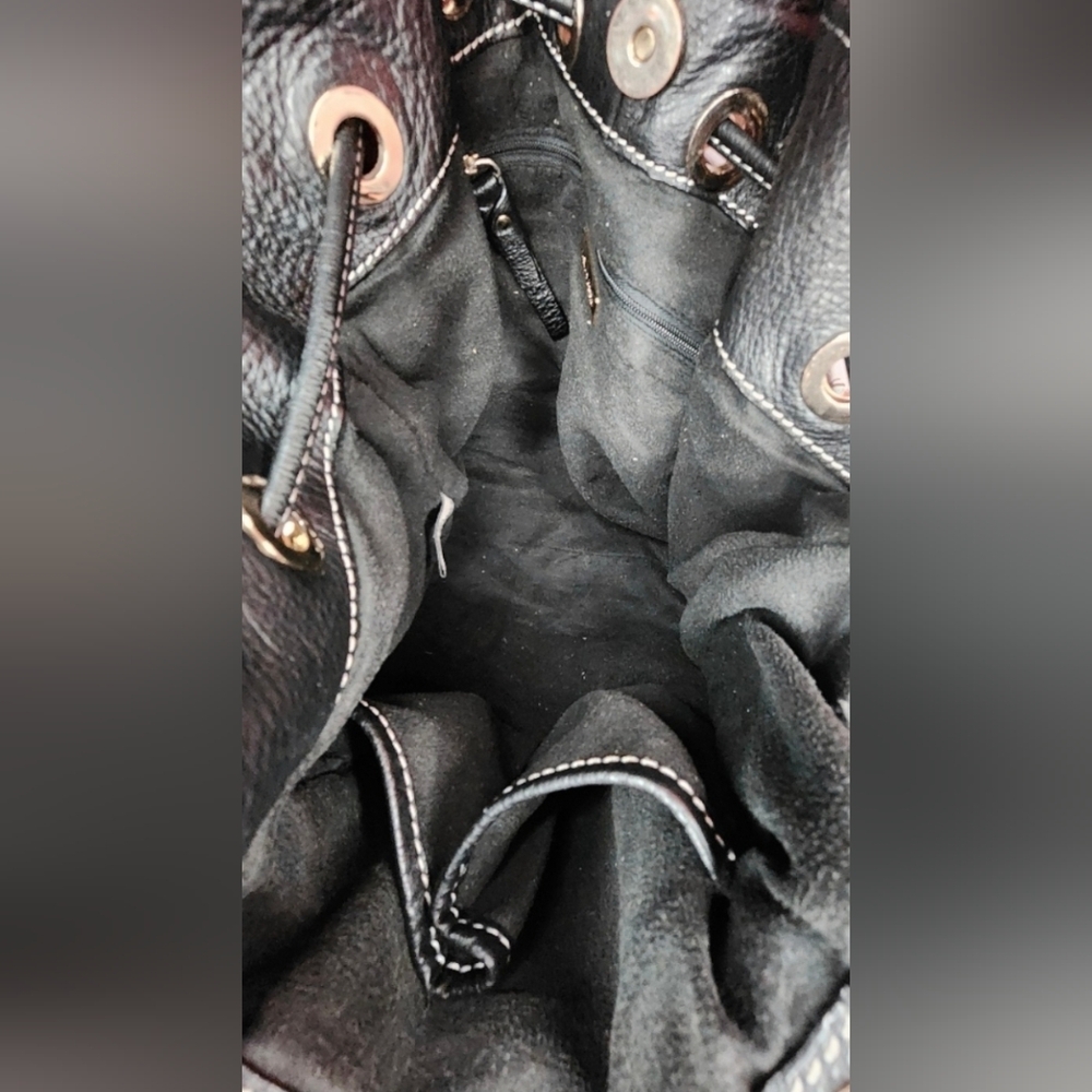 Charles David Black Leather Shoulder/Hobo Bag With A Drawstring Closure - Picture 14 of 15